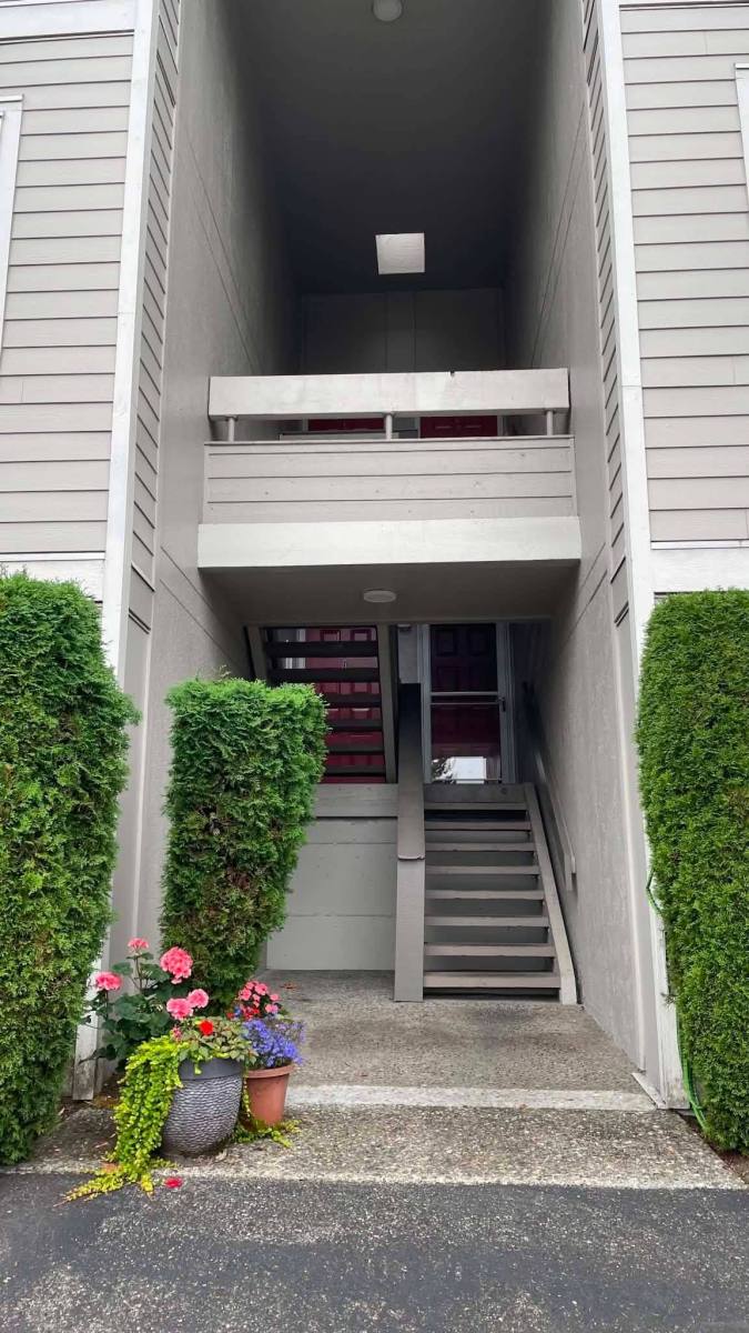 Condo for rent at 4208 Factoria Blvd SE, Bellevue, WA 98006