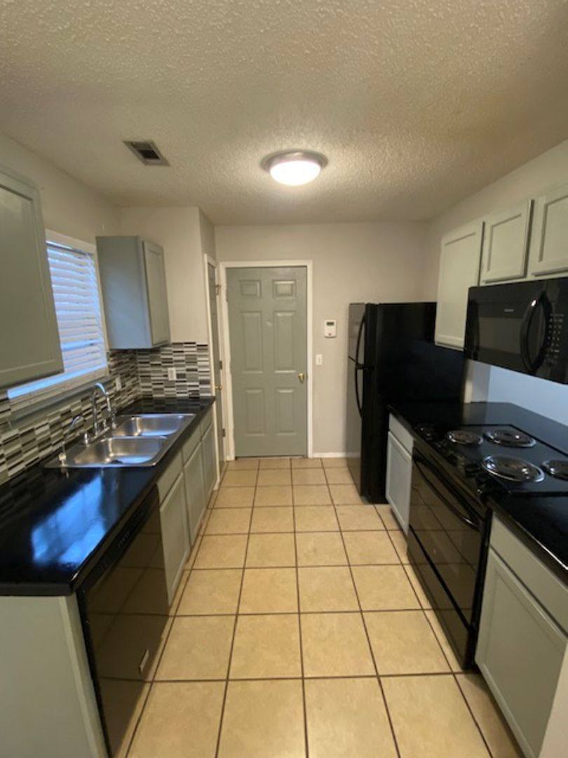 House for rent at 3194 Parkway Dr, Fayetteville, AR 72704