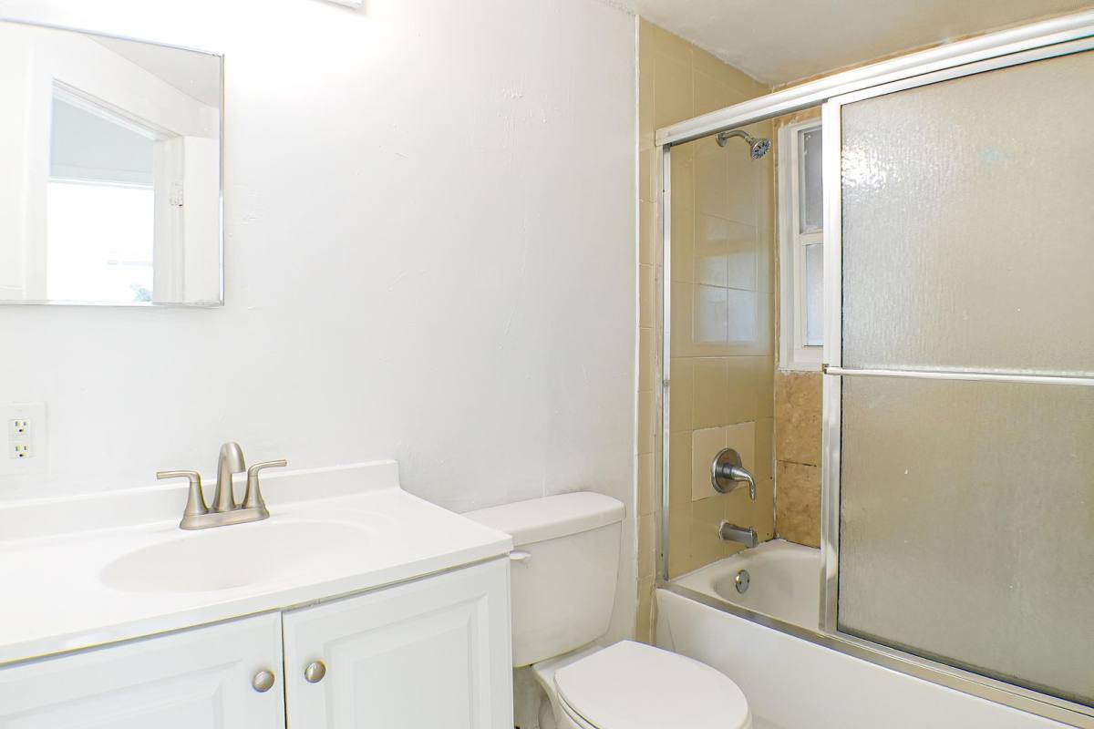 Apartment for rent at 3040-3042 Douglas Ave, Fort Myers, FL 33916