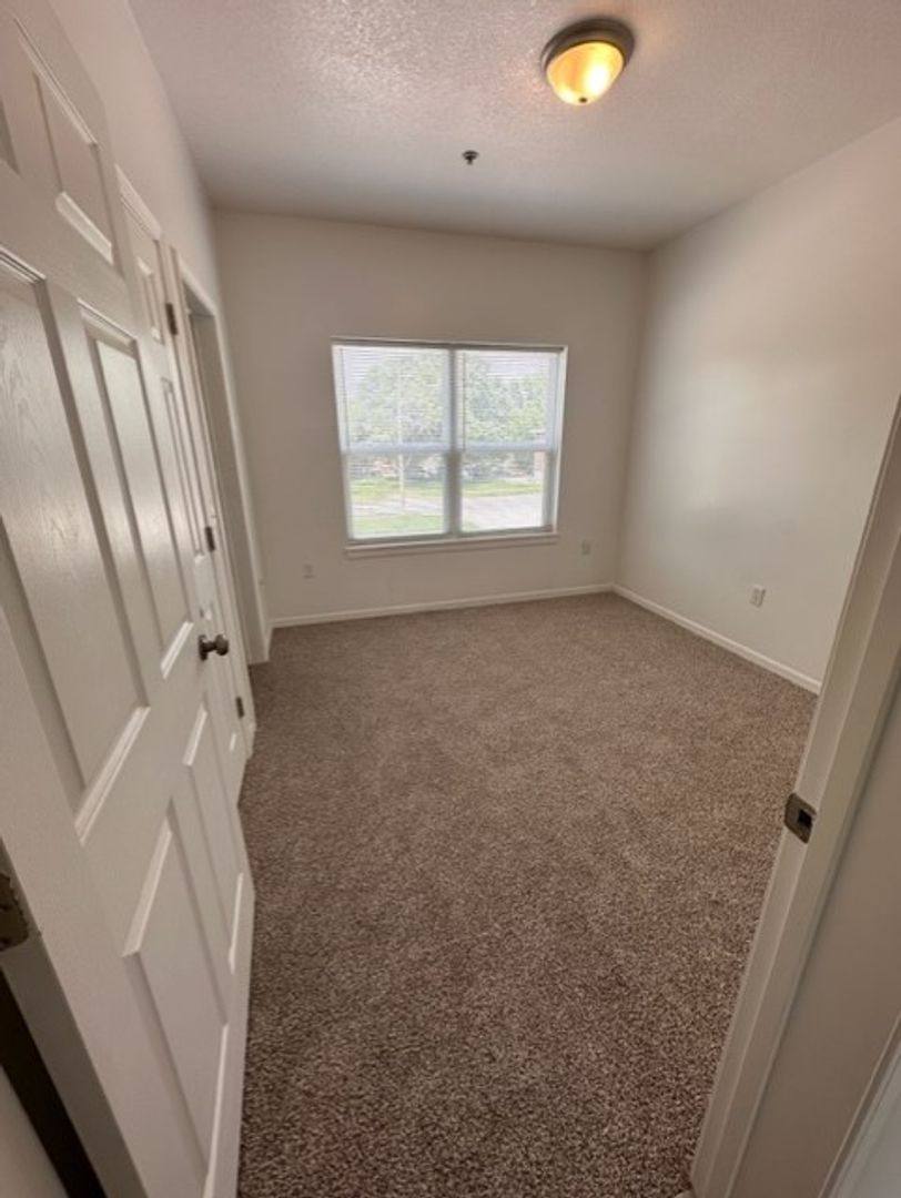 Apartment for rent at 404 Jefferson St, Warrensburg, MO 64093