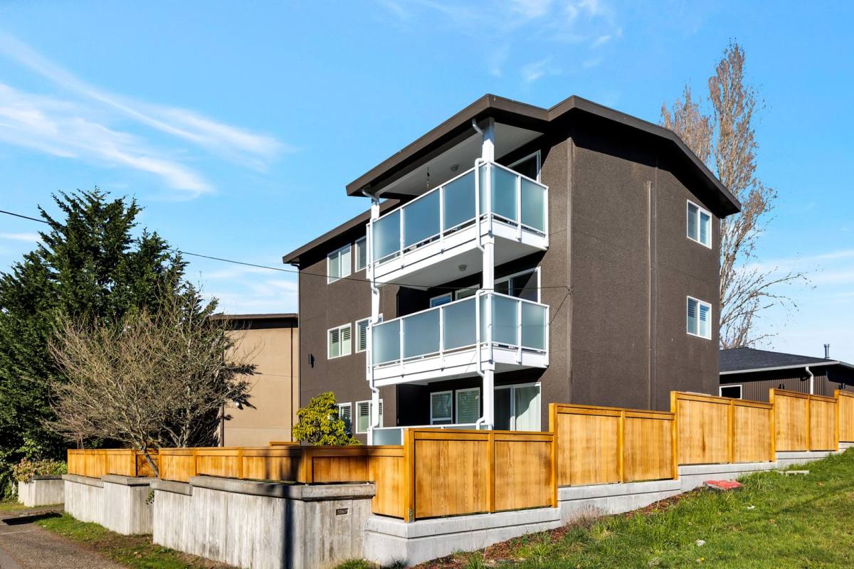 Apartment for rent at 1016 SW, Seattle, WA 98166