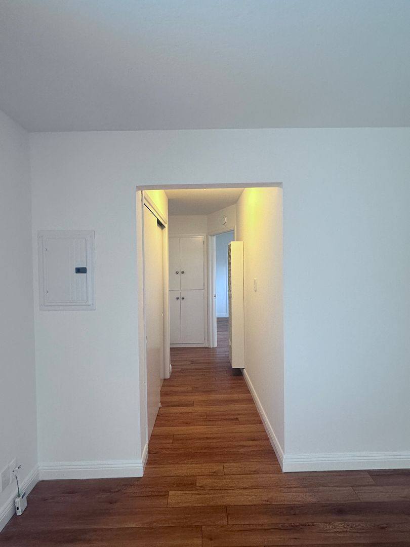 Apartment for rent at 906 E 4th Ave, San Mateo, CA 94401