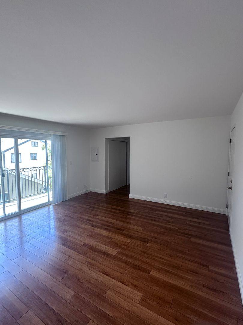 Apartment for rent at 906 E 4th Ave, San Mateo, CA 94401