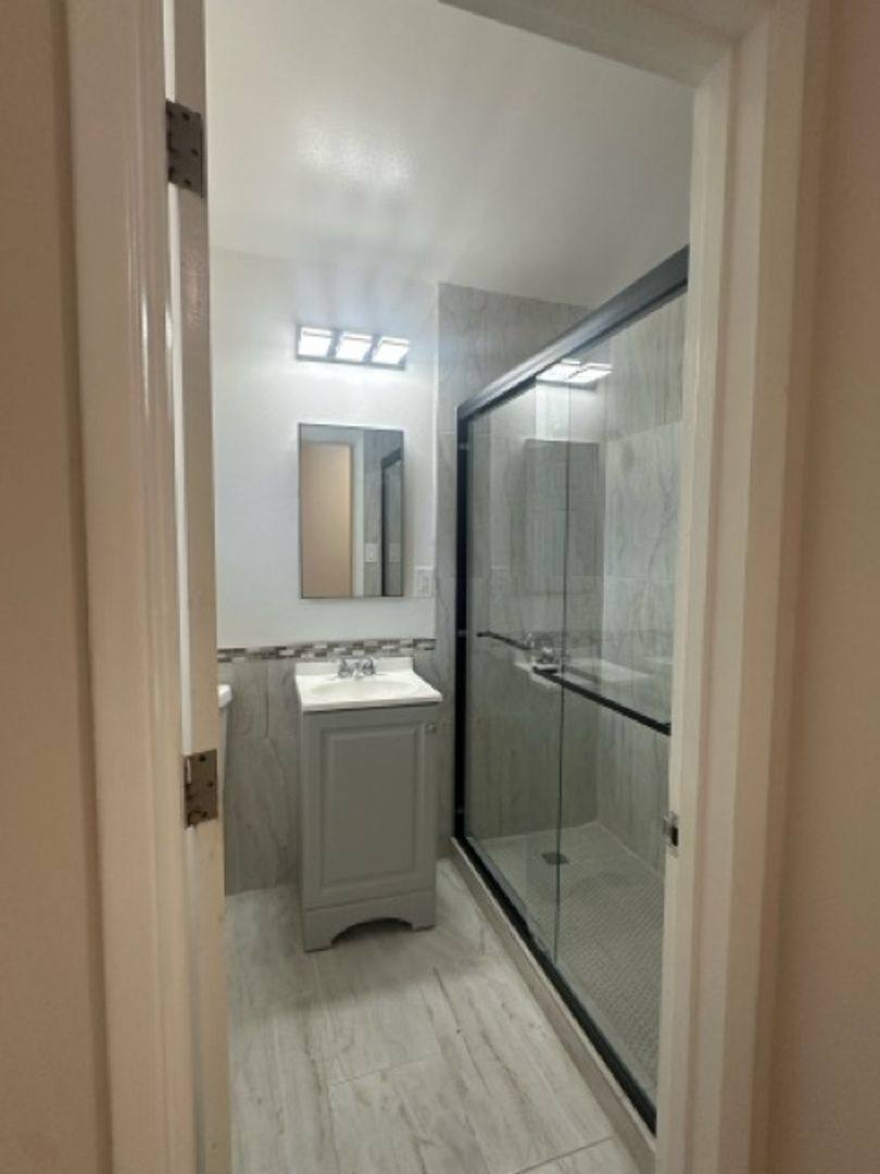 Apartment for rent at 1427 El Camino Rl, Burlingame, CA 94010