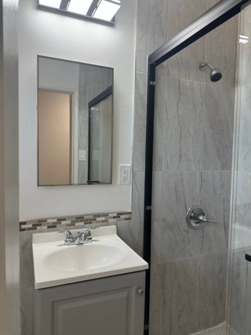 Apartment for rent at 1427 El Camino Rl, Burlingame, CA 94010