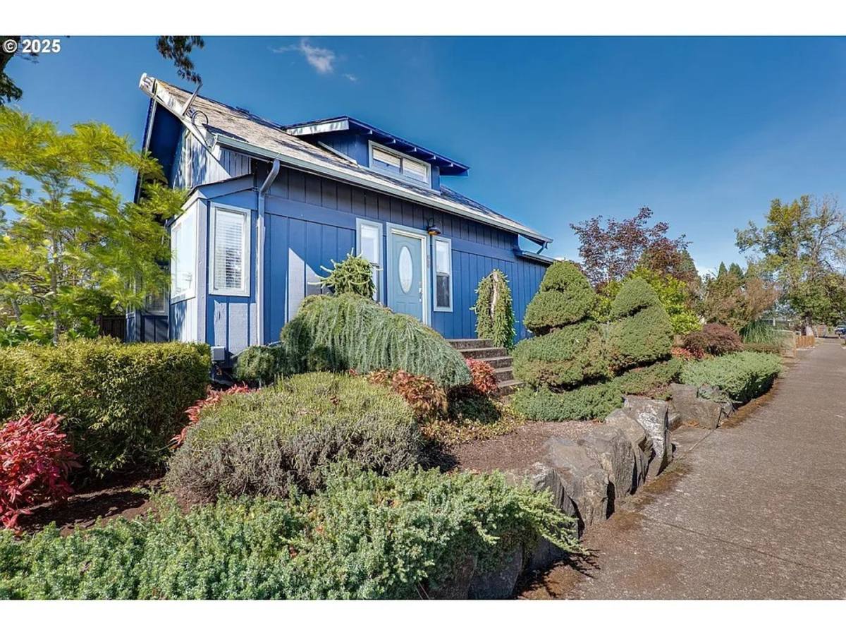 House for rent at 1021 Deal St, Junction City, OR 97448
