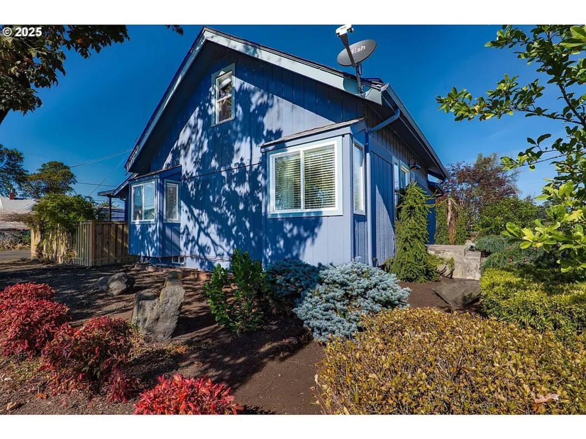 House for rent at 1021 Deal St, Junction City, OR 97448