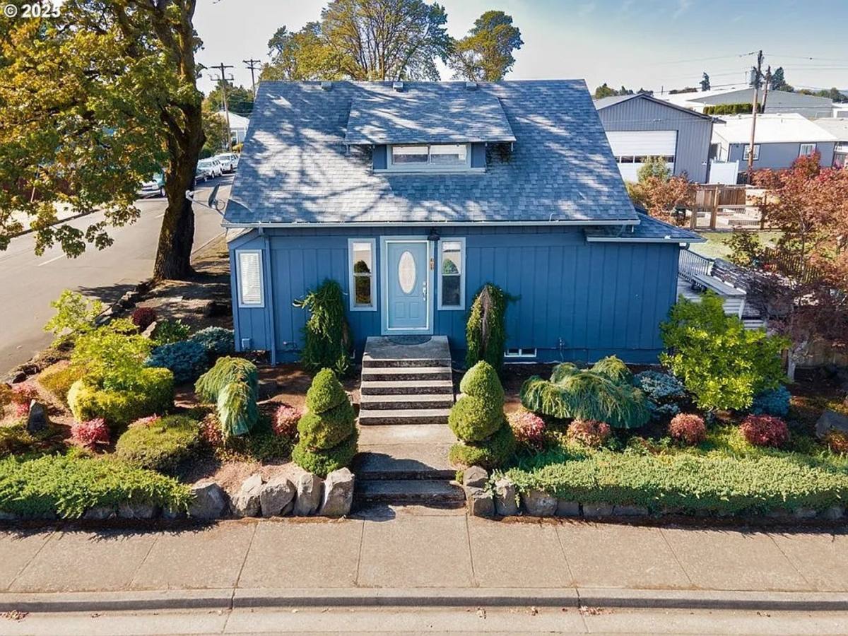 House for rent at 1021 Deal St, Junction City, OR 97448