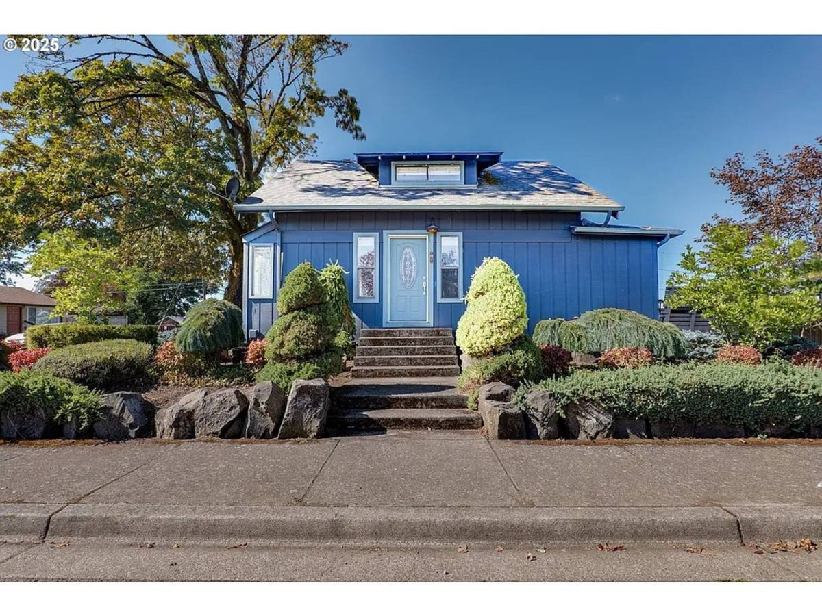 House for rent at 1021 Deal St, Junction City, OR 97448