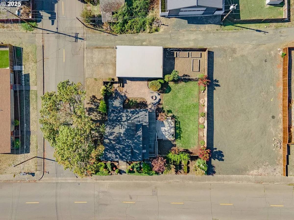 House for rent at 1021 Deal St, Junction City, OR 97448