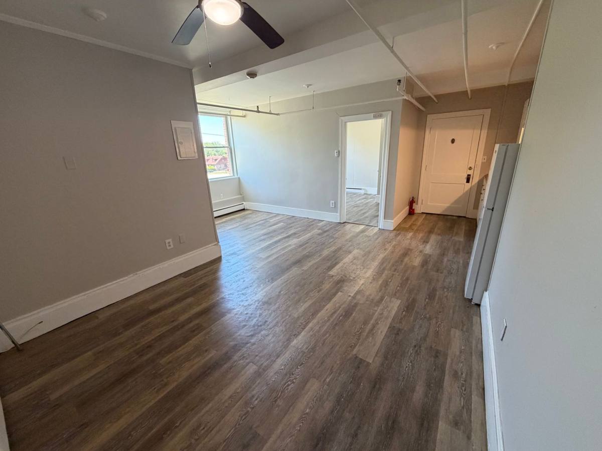 Apartment for rent at 423 Pelham St, Methuen, MA 01844