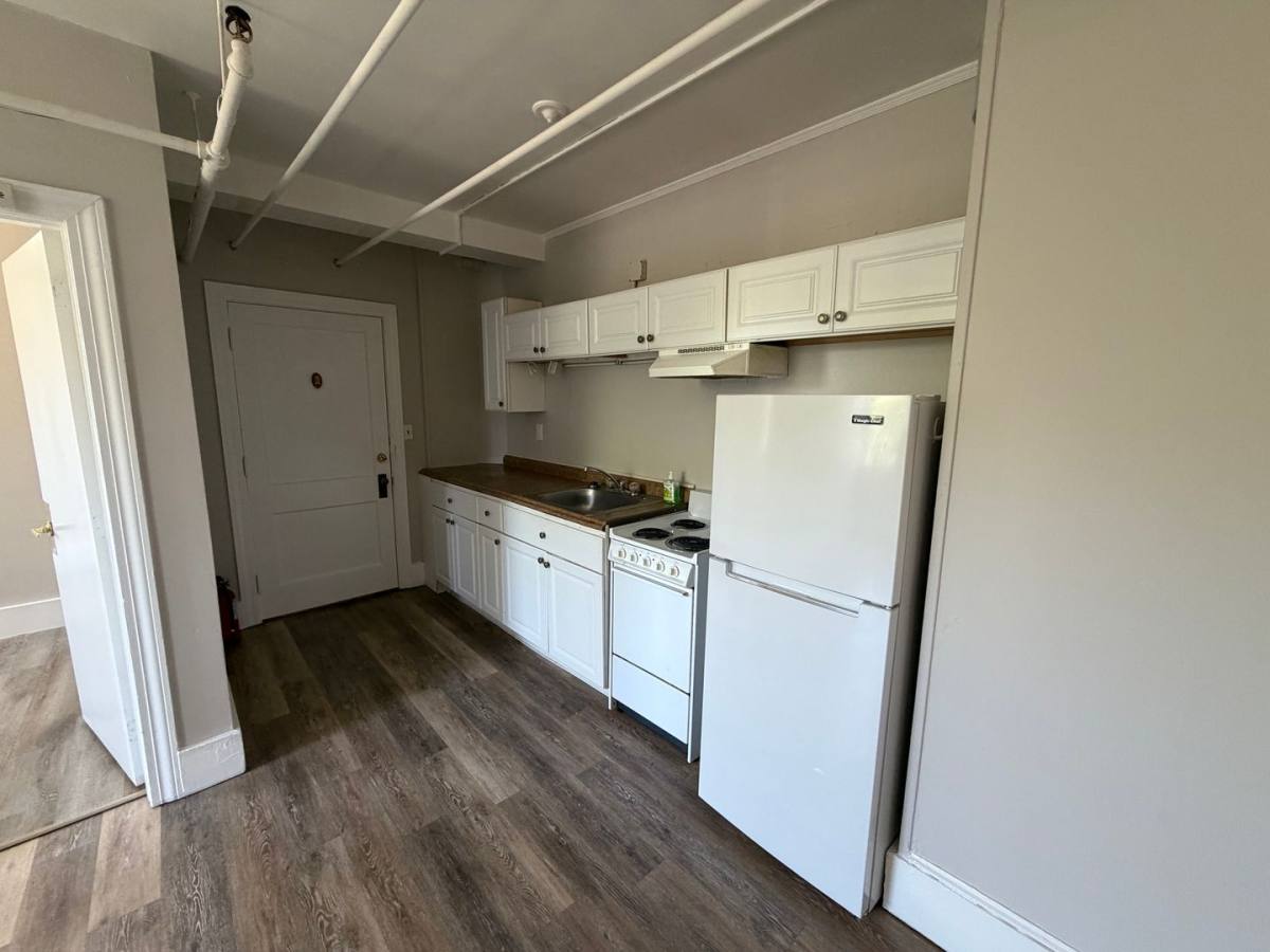 Apartment for rent at 423 Pelham St, Methuen, MA 01844