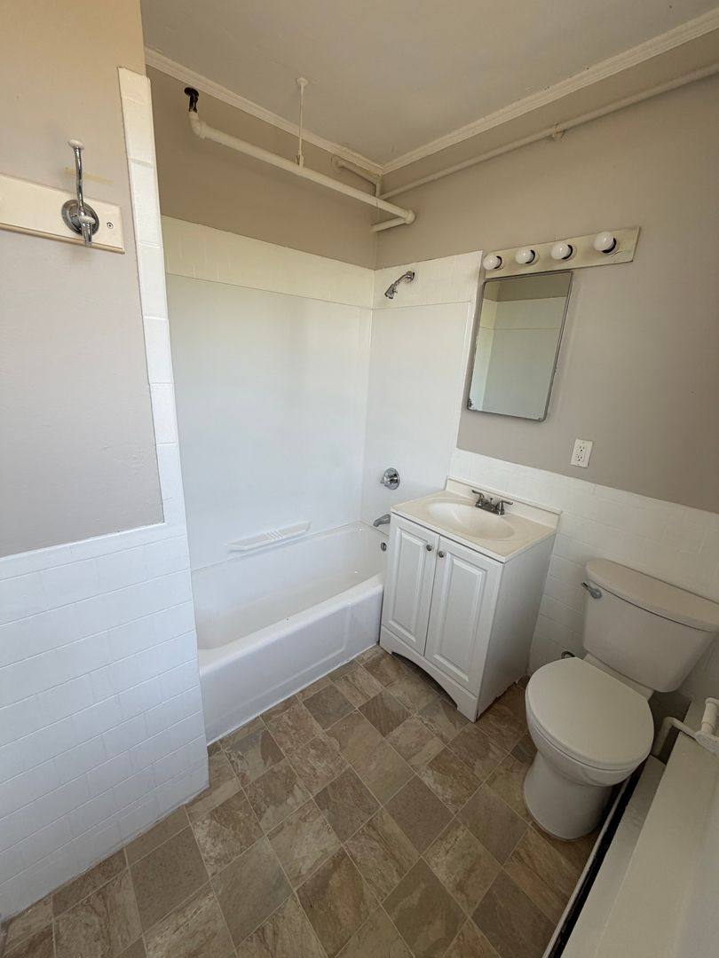 Apartment for rent at 423 Pelham St, Methuen, MA 01844