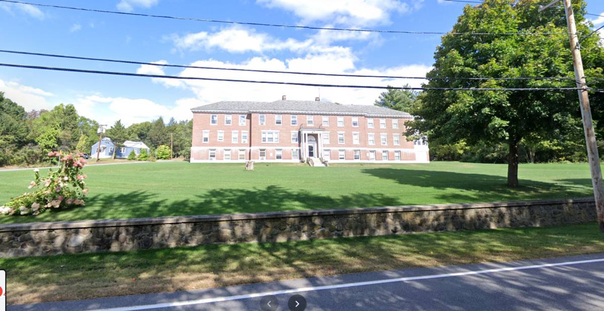 Apartment for rent at 423 Pelham St, Methuen, MA 01844
