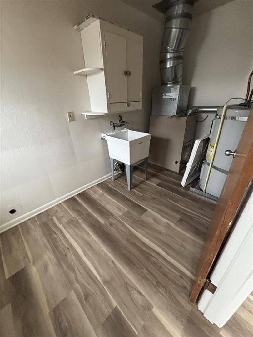 Apartment for rent at 1031-1033 Saginaw St S, Salem, OR 97302