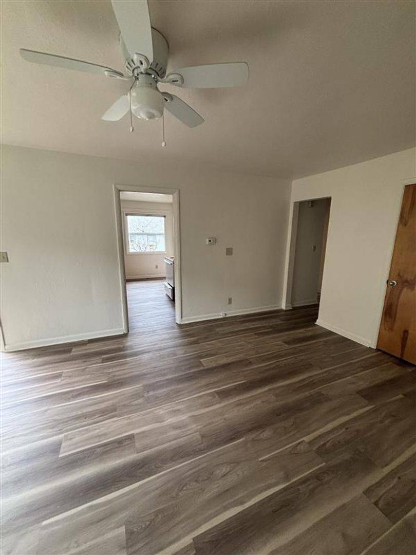 Apartment for rent at 1031-1033 Saginaw St S, Salem, OR 97302