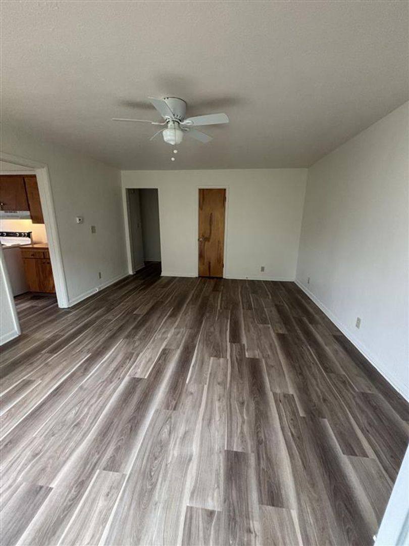 Apartment for rent at 1031-1033 Saginaw St S, Salem, OR 97302