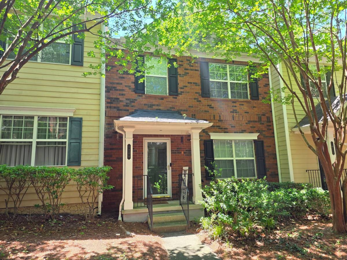 Townhouse for rent at 1208 Charleston Court, Woodstock, GA 30188