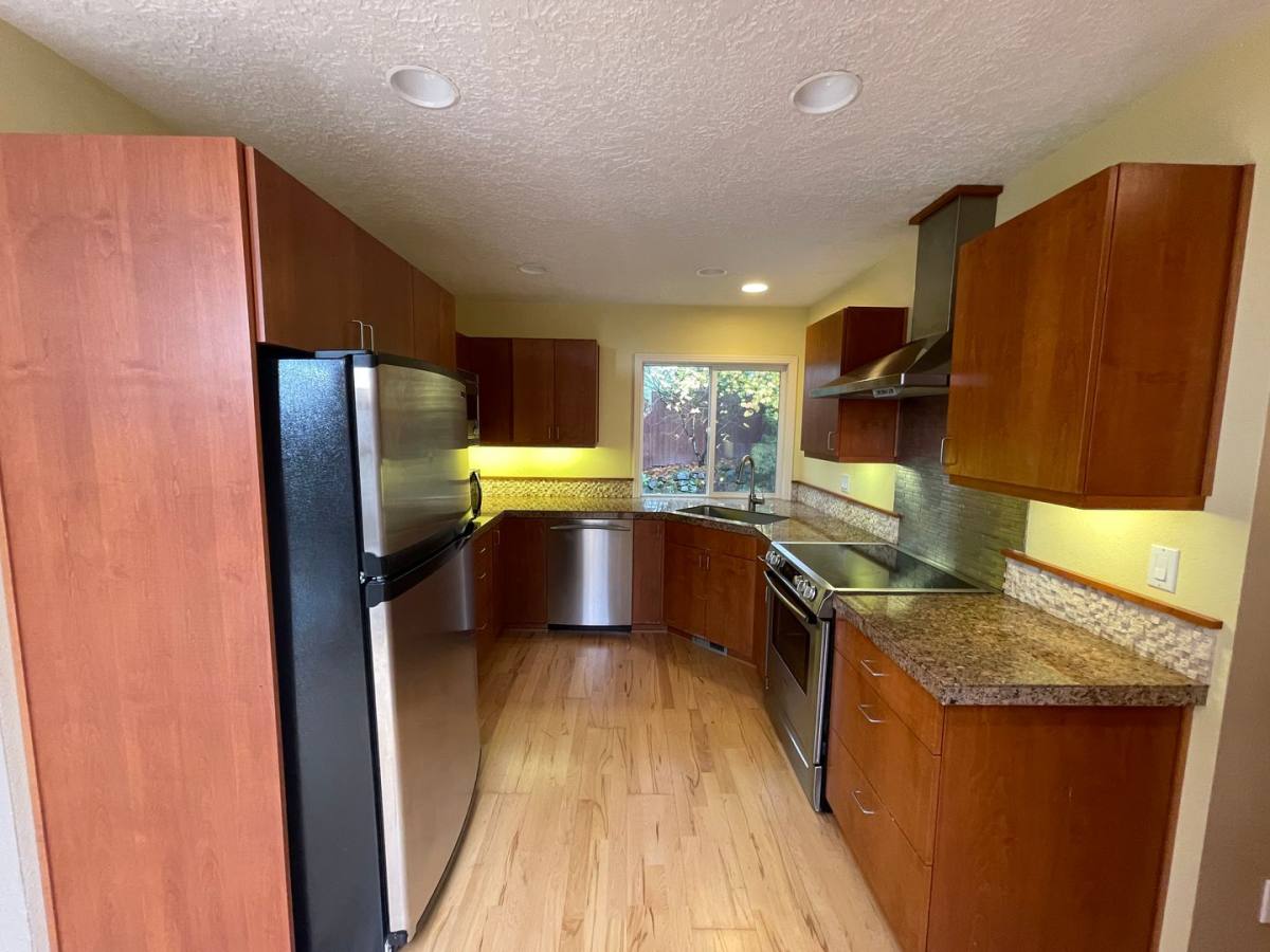 House for rent at 4128 SW Vesta St, Portland, OR 97219