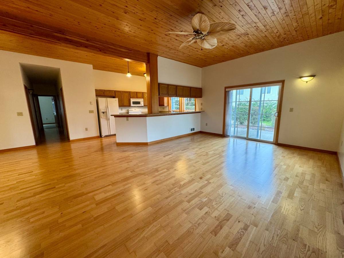 Townhouse for rent at 1311 Village Loop, Bandon, OR 97411