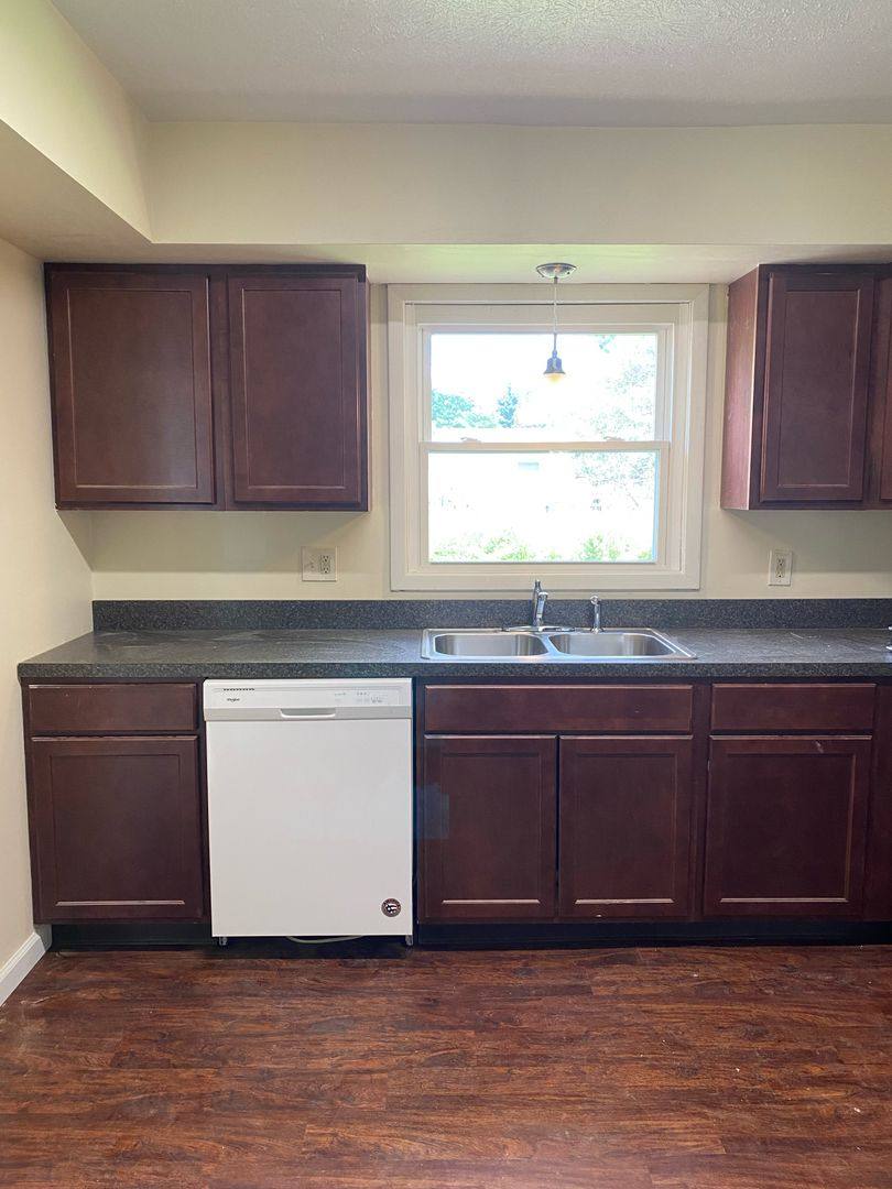 House for rent at 650 Beverly Hills Dr, Youngstown, OH 44505