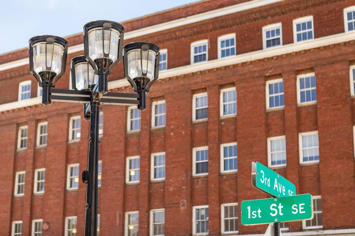 Apartment for rent at 333 1st St SE, Cedar Rapids, IA 52401