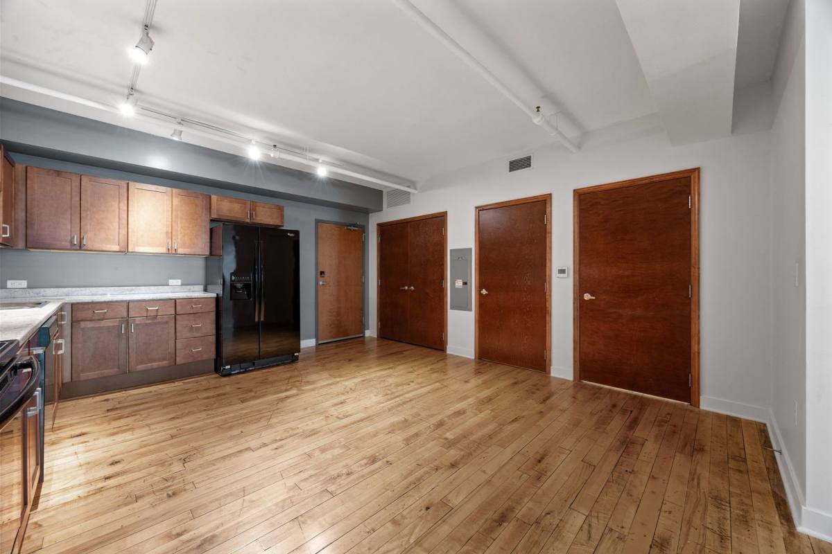 Apartment for rent at 333 1st St SE, Cedar Rapids, IA 52401