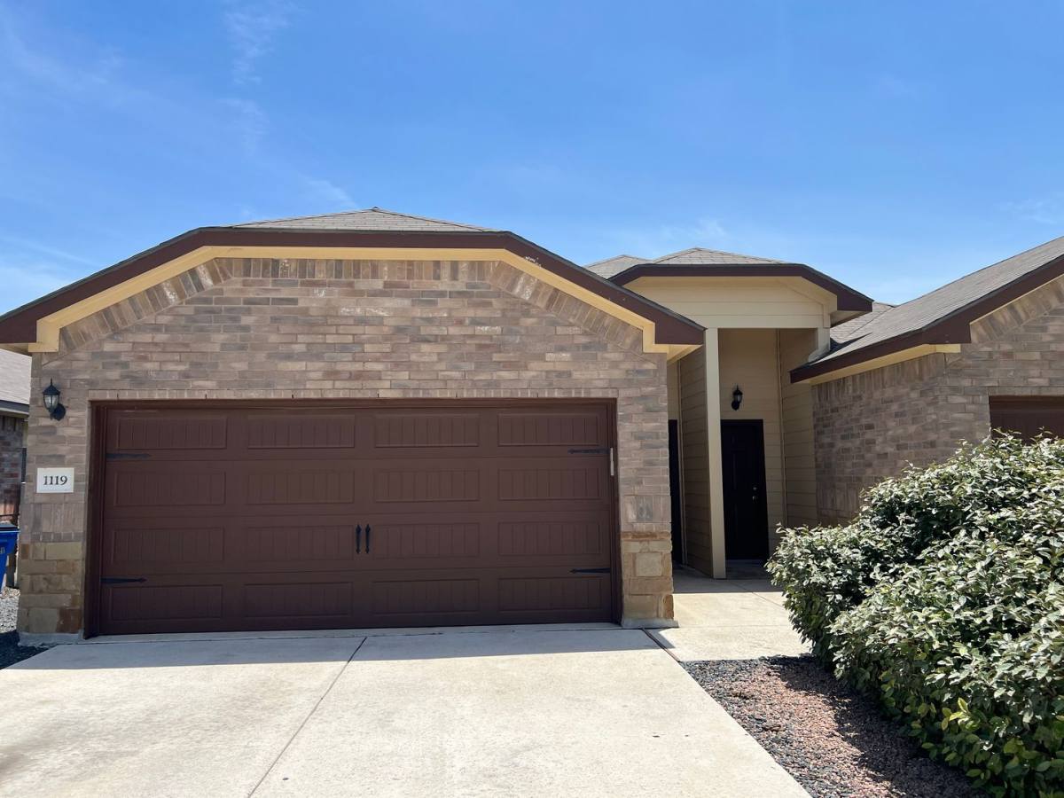 Townhouse for rent at 1119 Burek Cross, Seguin, TX 78155