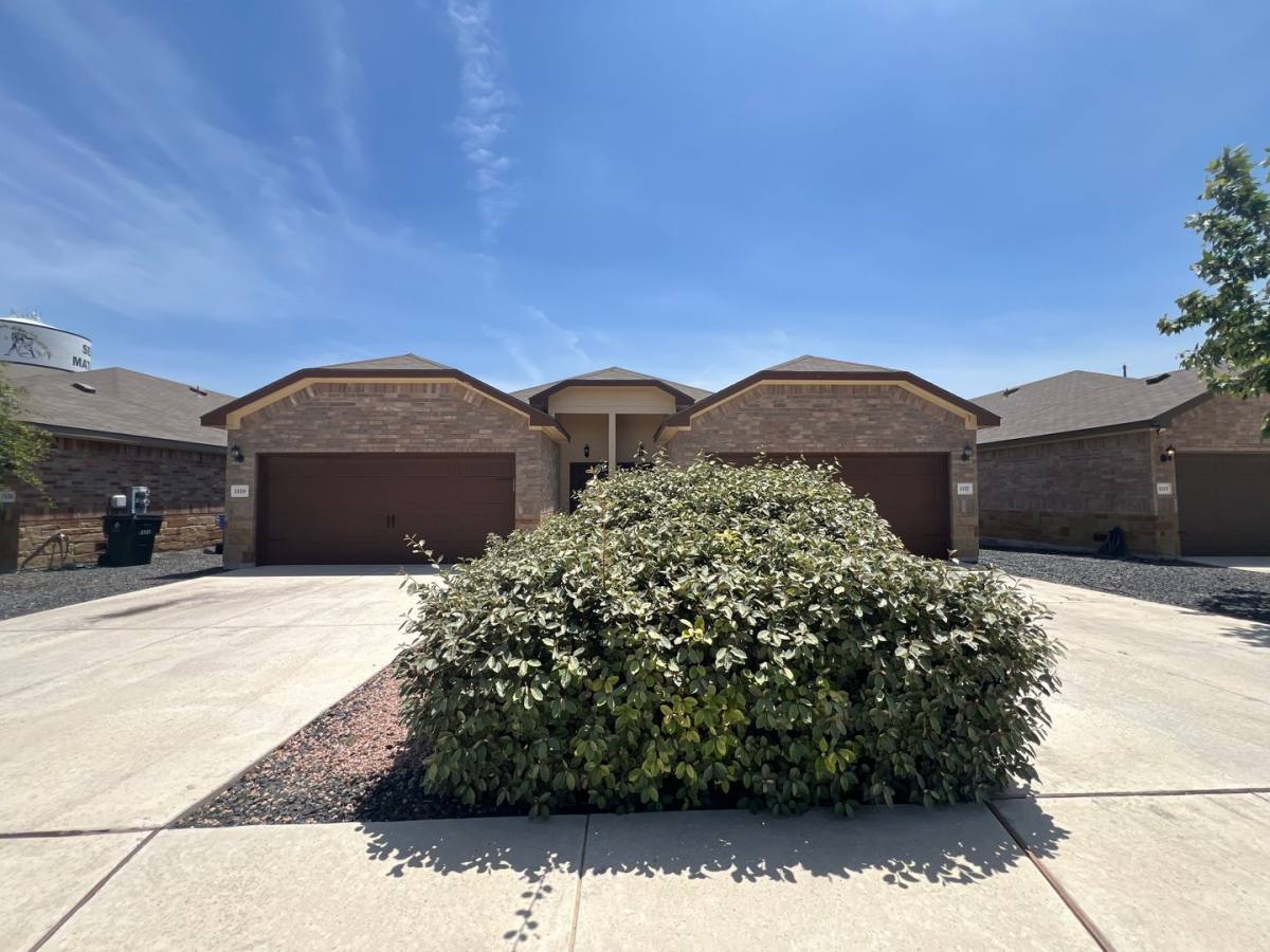 Townhouse for rent at 1119 Burek Cross, Seguin, TX 78155