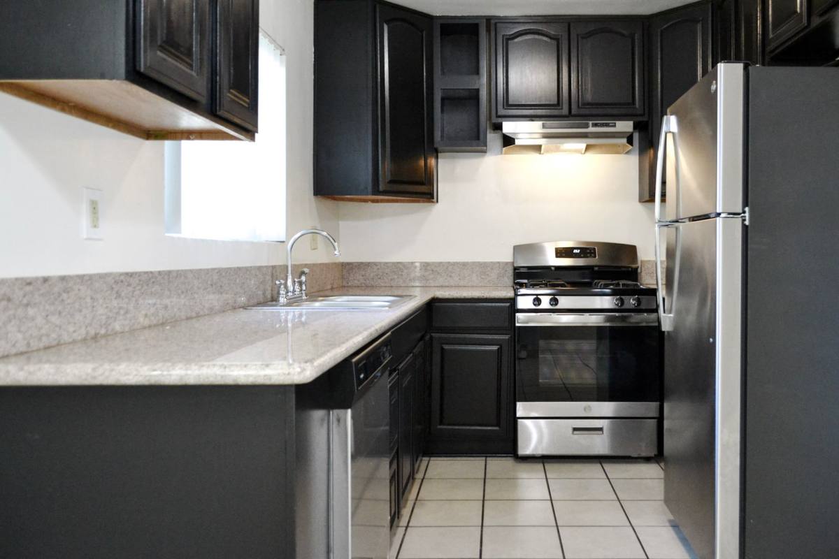 Apartment for rent at 18553-18563 Clark St, Tarzana, CA 91356