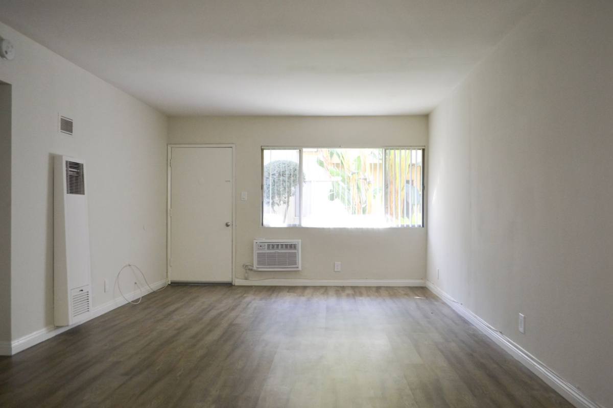Apartment for rent at 18553-18563 Clark St, Tarzana, CA 91356