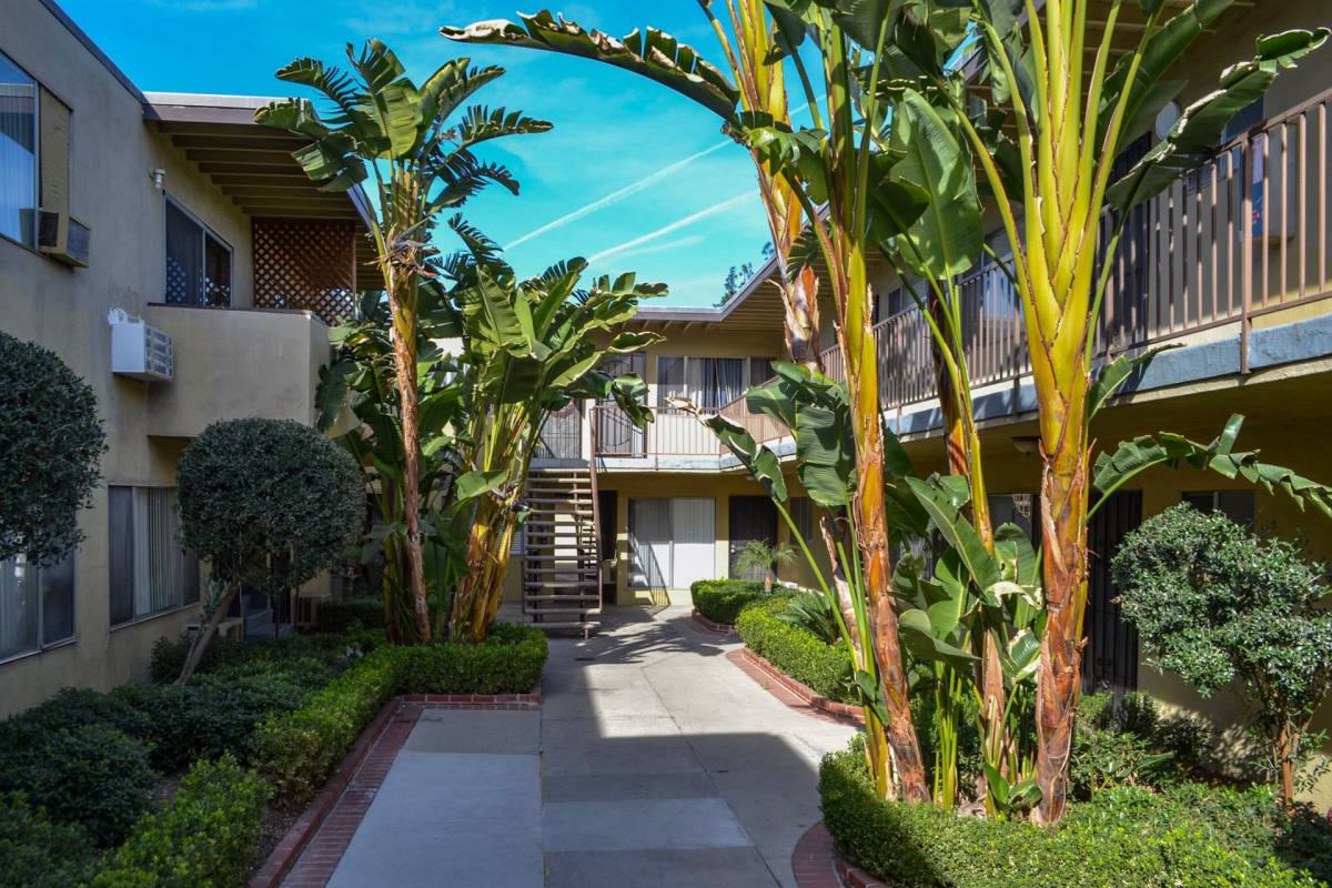 Apartment for rent at 18553-18563 Clark St, Tarzana, CA 91356