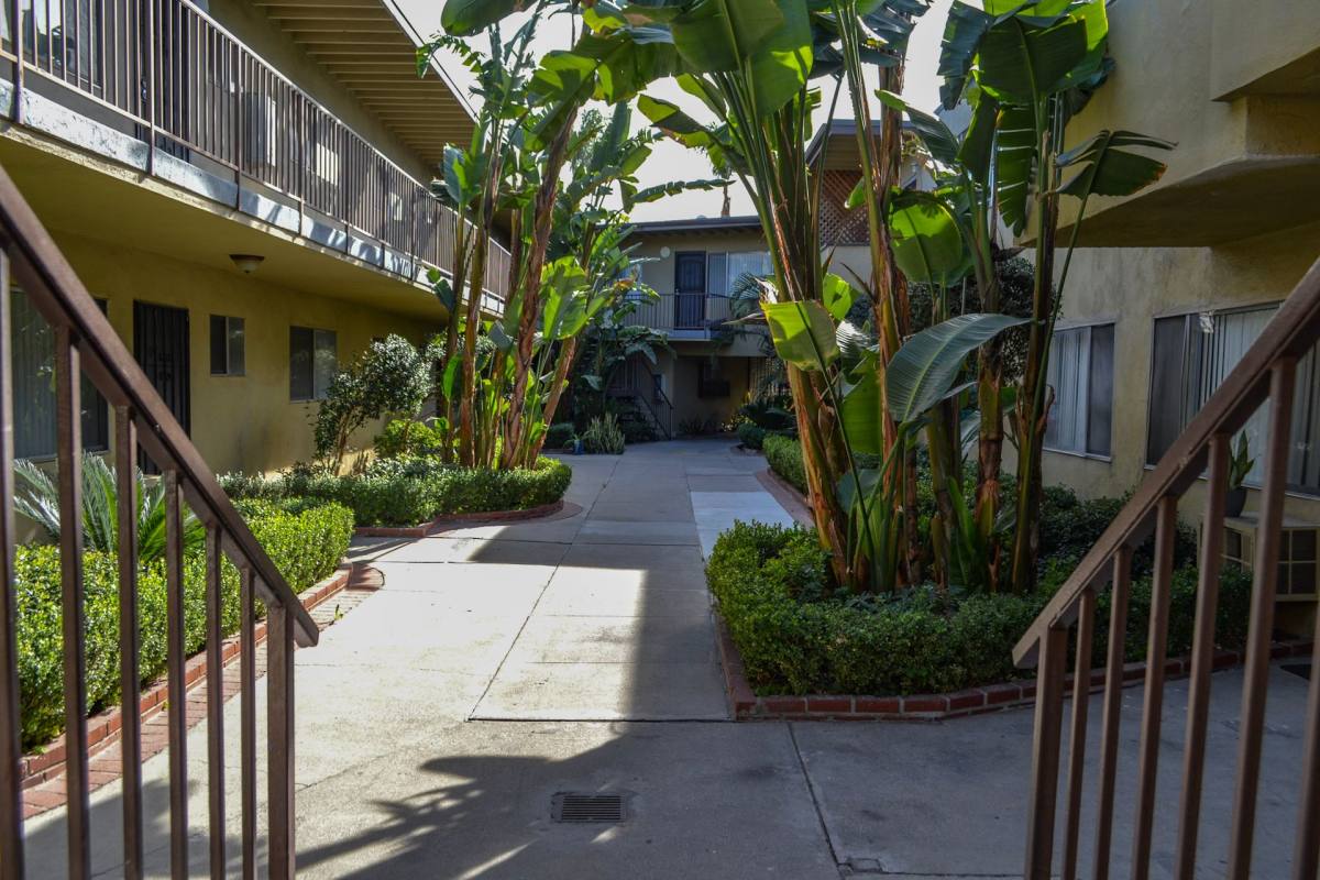 Apartment for rent at 18553-18563 Clark St, Tarzana, CA 91356