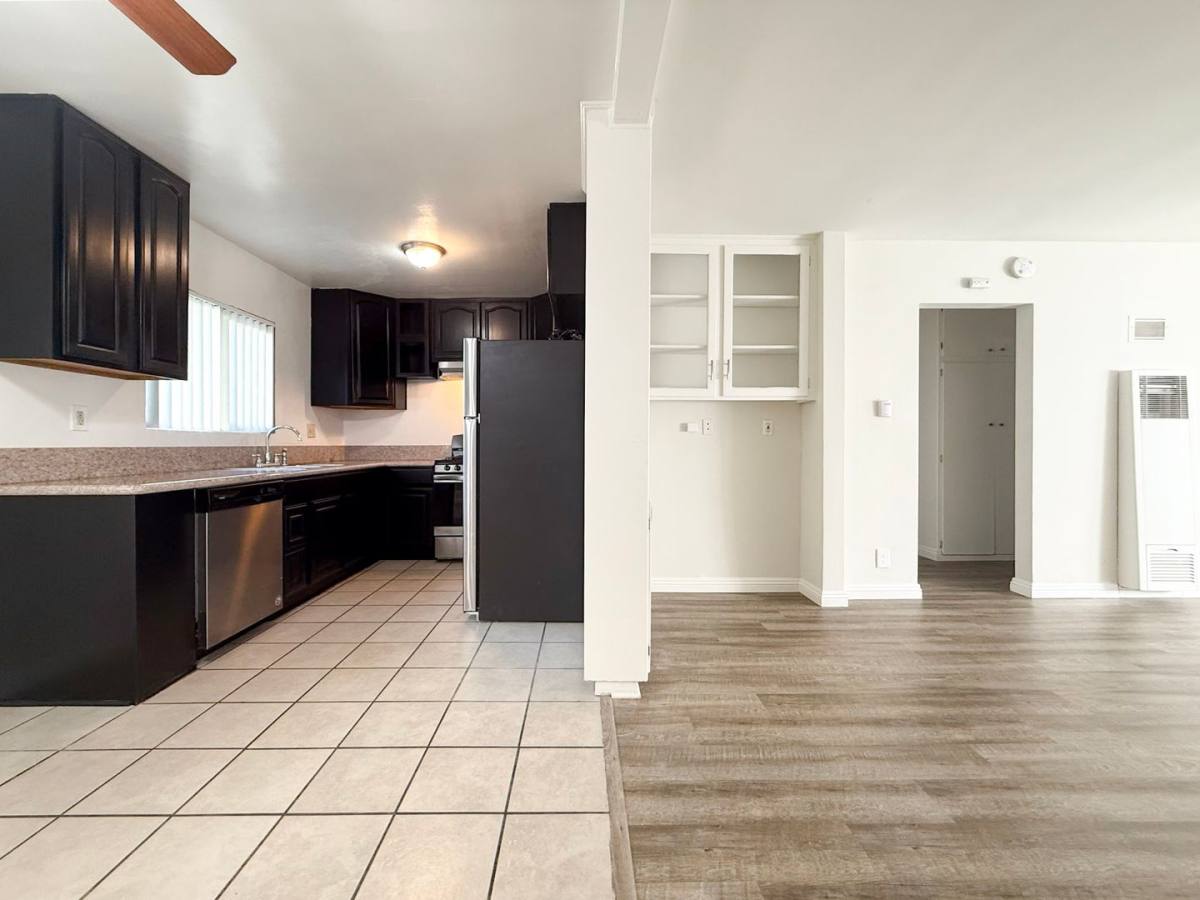 Apartment for rent at 18553-18563 Clark St, Tarzana, CA 91356