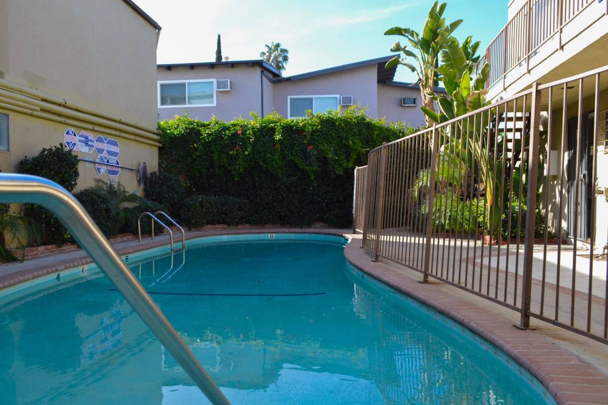 Apartment for rent at 18553-18563 Clark St, Tarzana, CA 91356