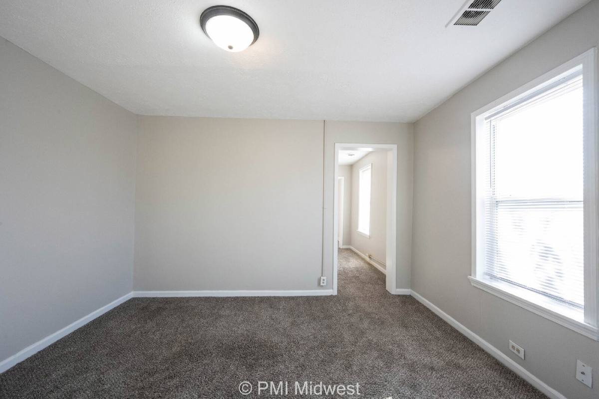 Townhouse for rent at 423 Villa Ave, Indianapolis, IN 46201