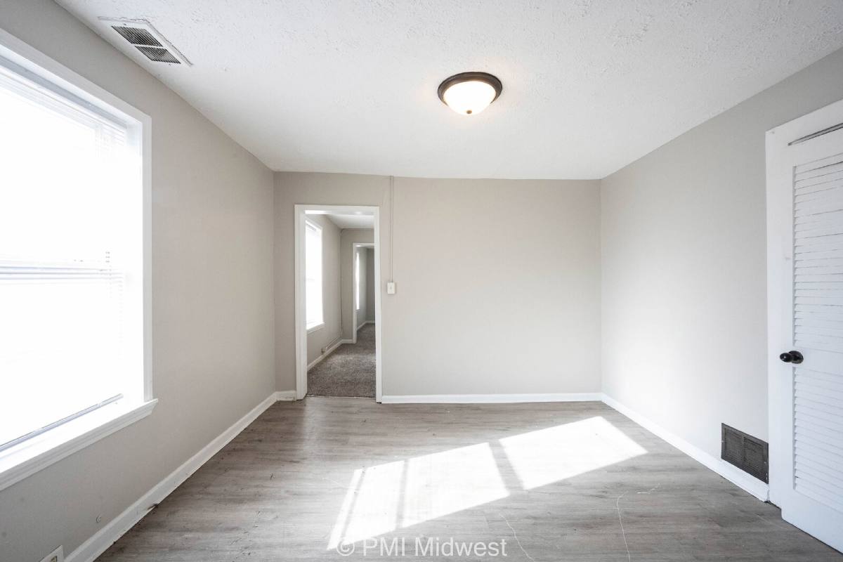 Townhouse for rent at 423 Villa Ave, Indianapolis, IN 46201