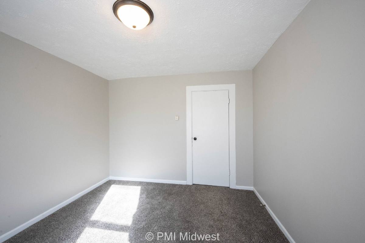 Townhouse for rent at 423 Villa Ave, Indianapolis, IN 46201