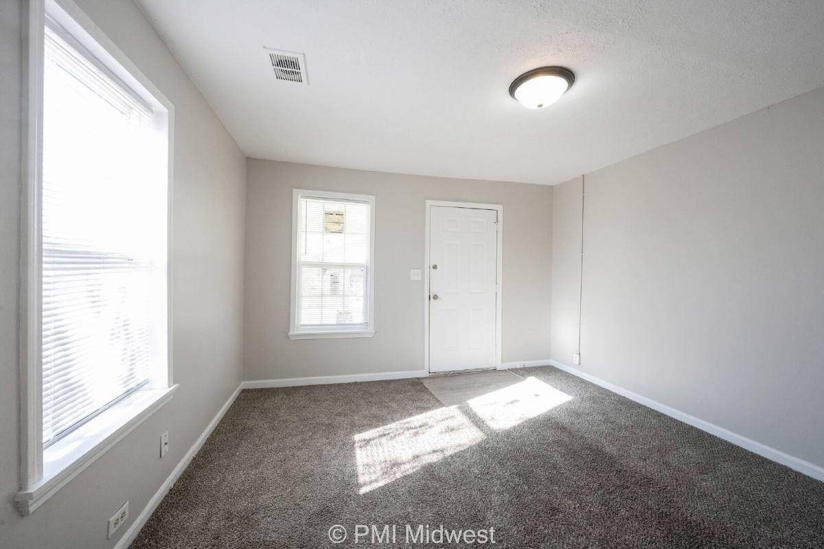 Townhouse for rent at 423 Villa Ave, Indianapolis, IN 46201