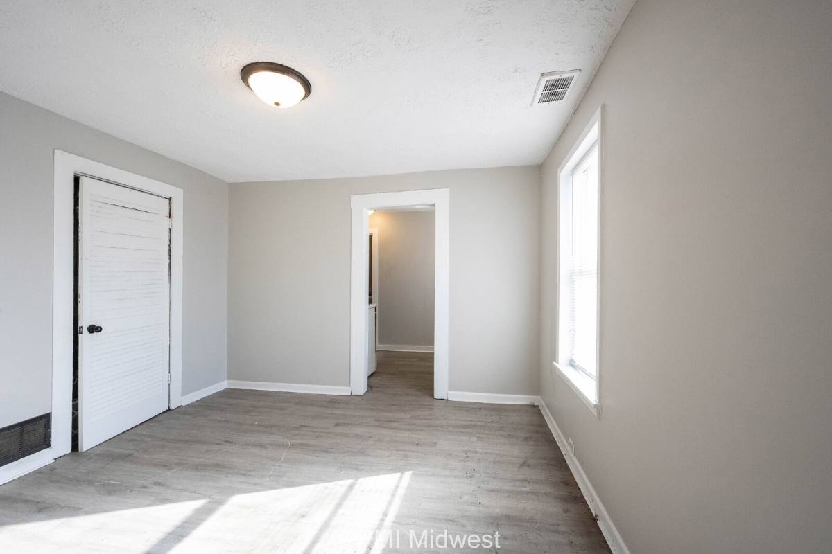 Townhouse for rent at 423 Villa Ave, Indianapolis, IN 46201