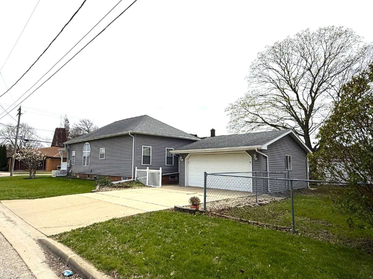 House for rent at 402 S Illinois St, Streator, IL 61364