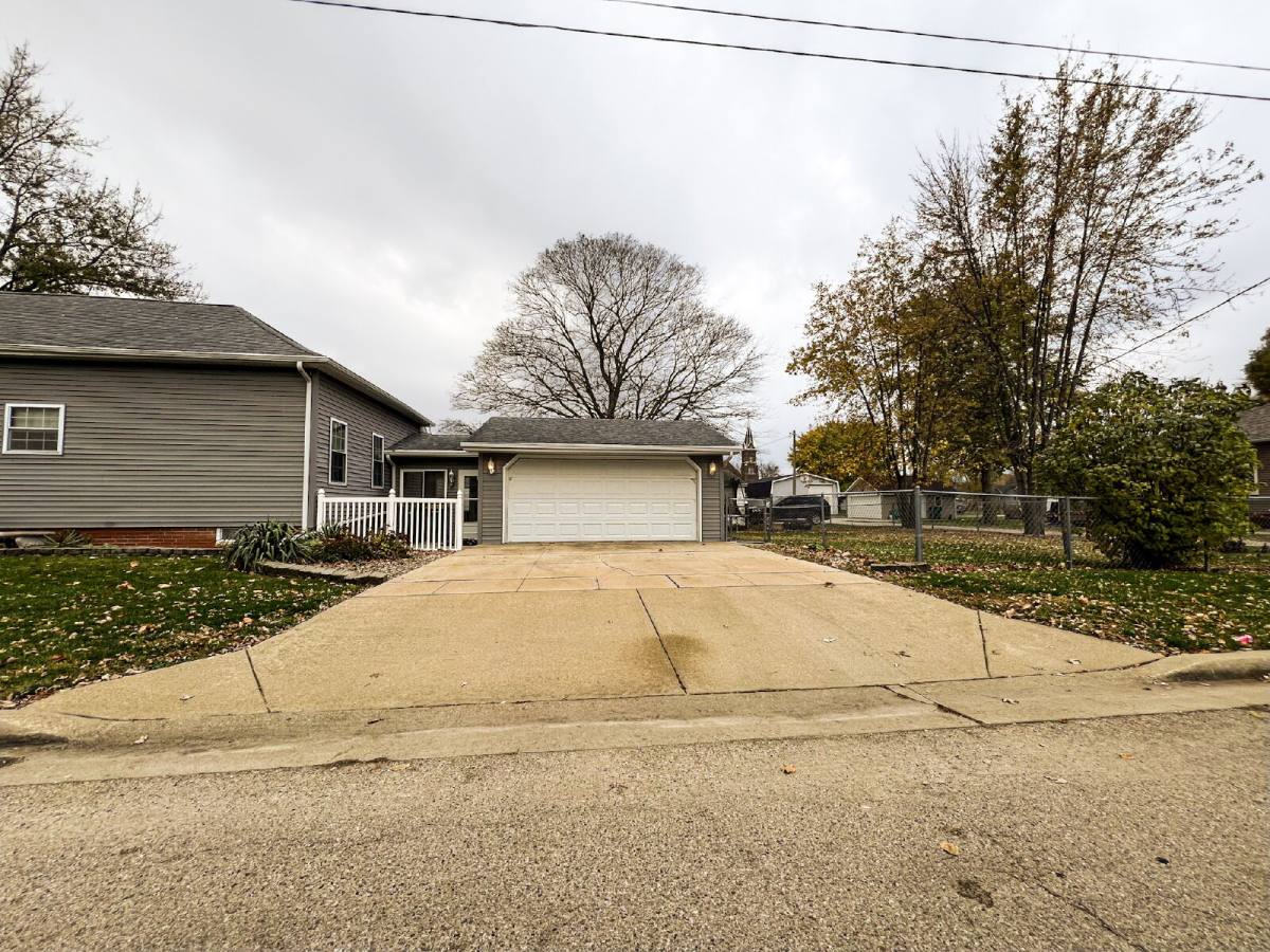 House for rent at 402 S Illinois St, Streator, IL 61364