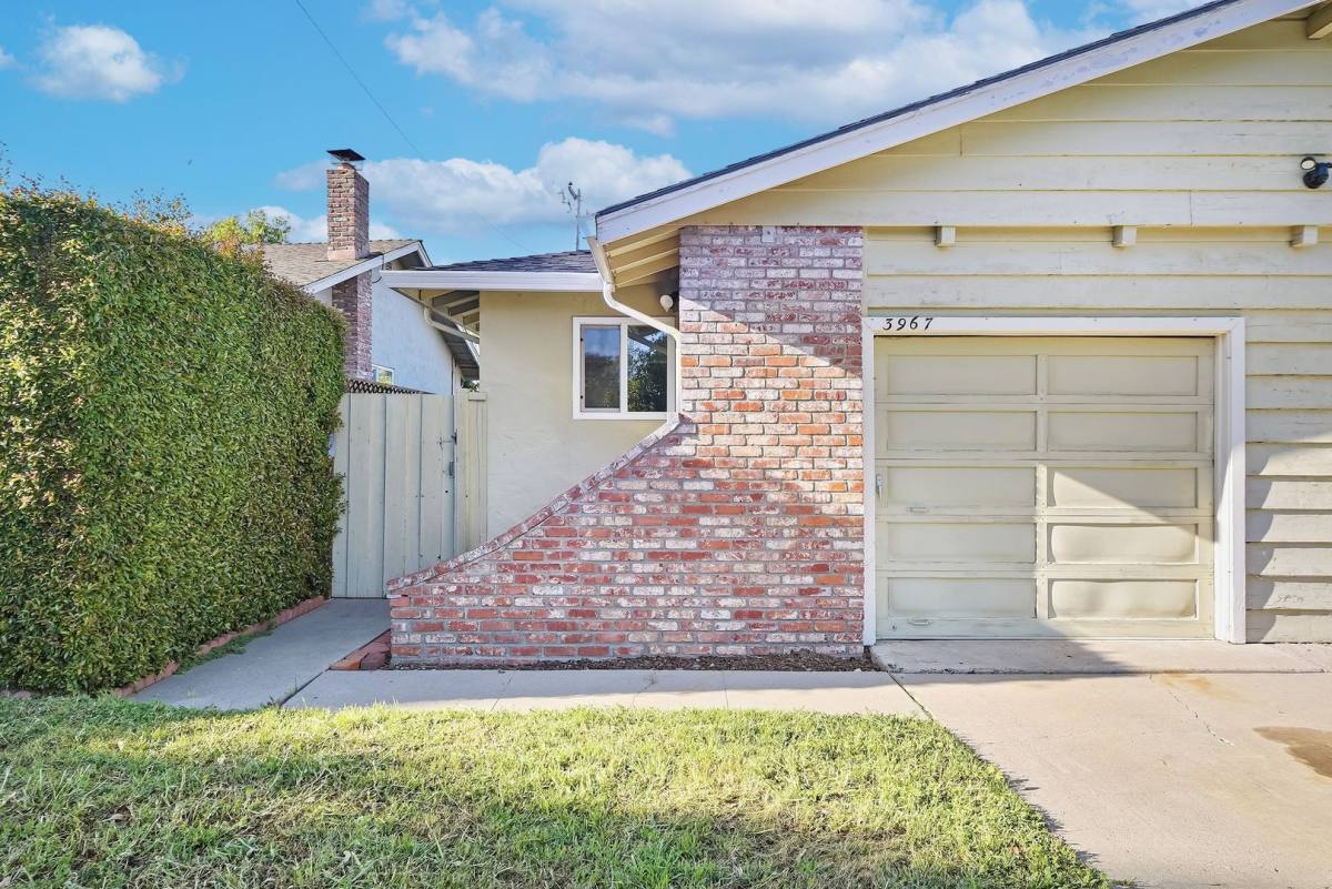 Townhouse for rent at 3967 Bismarck Dr, San Jose, CA 95130