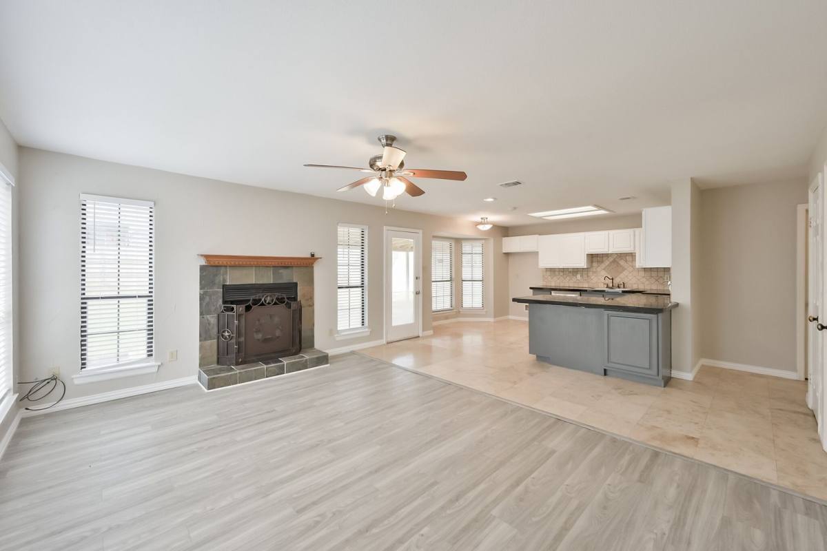 House for rent at 1521 Stratford Dr, Mansfield, TX 76063