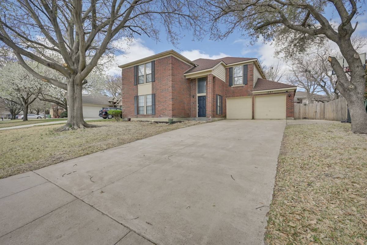 House for rent at 1521 Stratford Dr, Mansfield, TX 76063