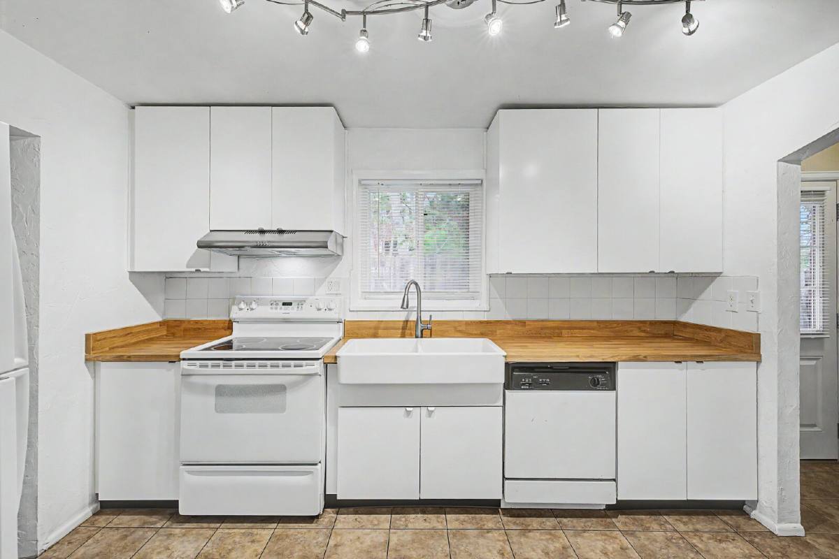 Townhouse for rent at 1762 Chester St, Aurora, CO 80010