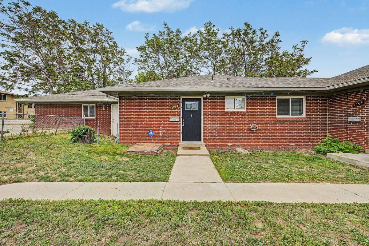 Townhouse for rent at 1762 Chester St, Aurora, CO 80010