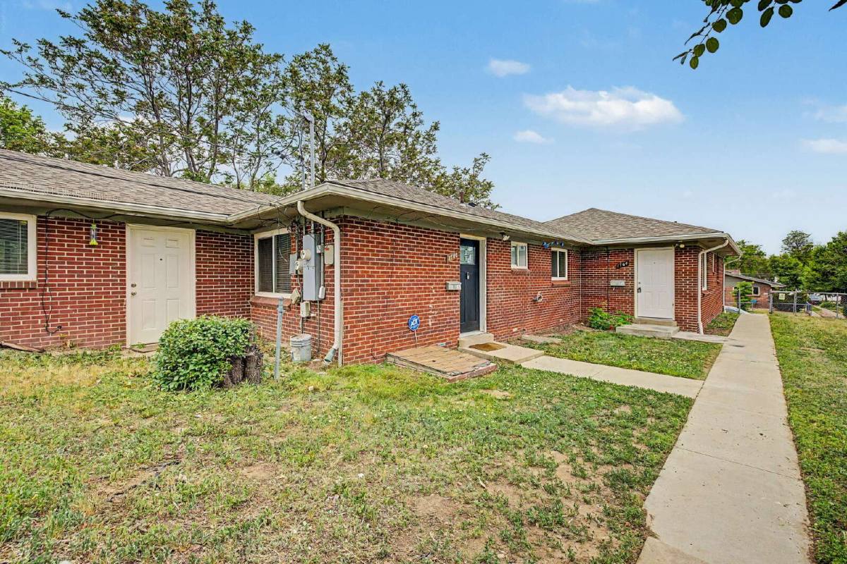 Townhouse for rent at 1762 Chester St, Aurora, CO 80010