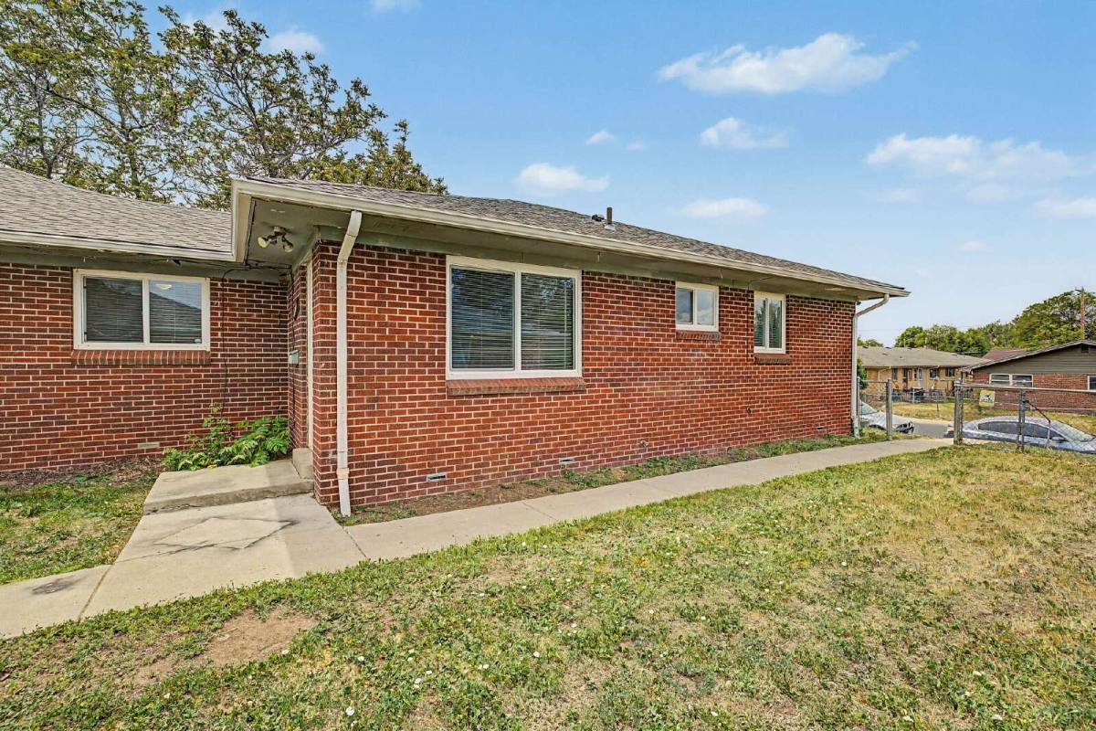 Townhouse for rent at 1764 Chester St, Aurora, CO 80010