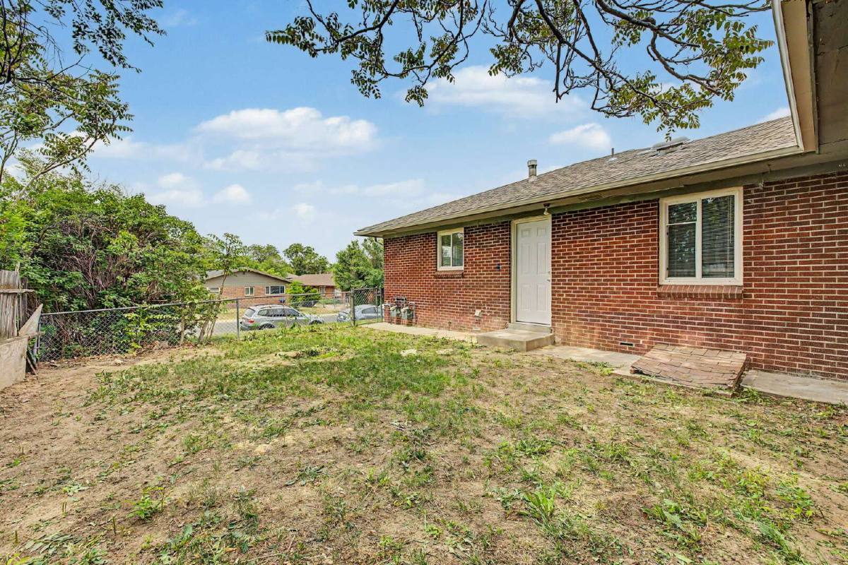 Townhouse for rent at 1764 Chester St, Aurora, CO 80010